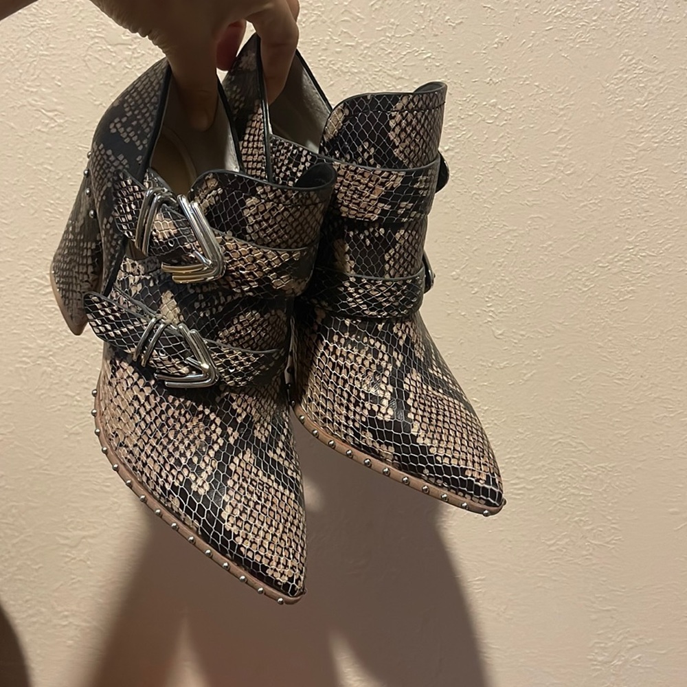 Gianni Binni booties size 5.5